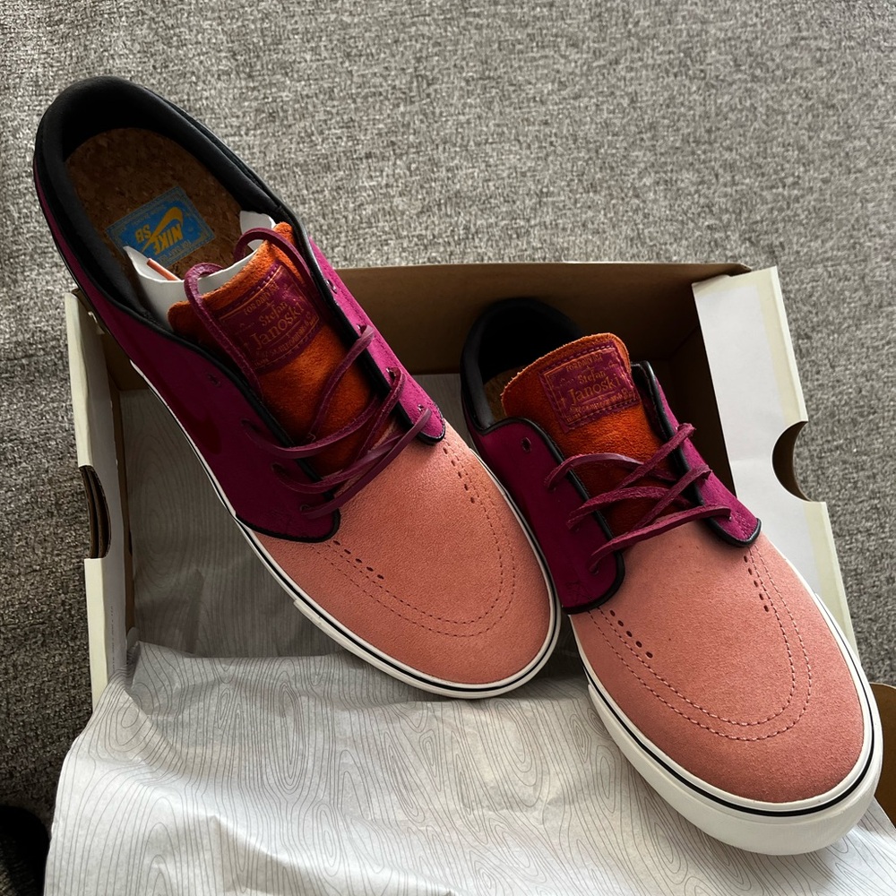 Nike Men’s Two-Tone Pink and Maroon Skate Sneakers
